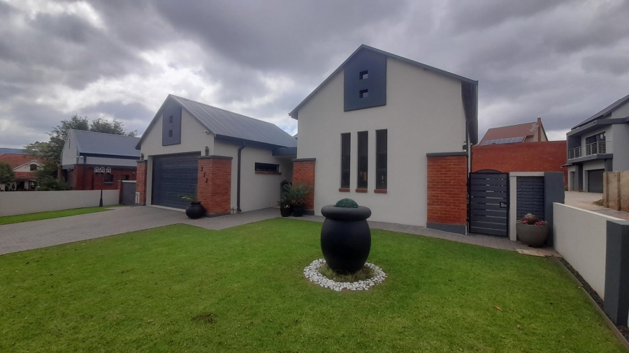4 Bedroom Property for Sale in Meerhof North West